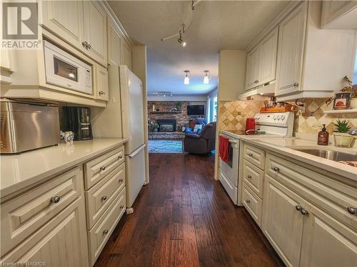 615 Mallory Beach Road, South Bruce Peninsula, ON - Indoor Photo Showing Kitchen