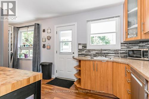 211 Cook Street St E, Barrie, ON - Indoor Photo Showing Kitchen