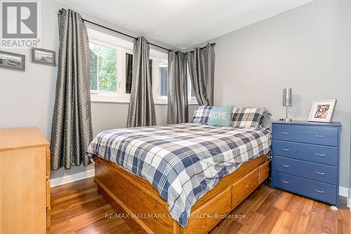211 Cook Street St E, Barrie, ON - Indoor Photo Showing Bedroom