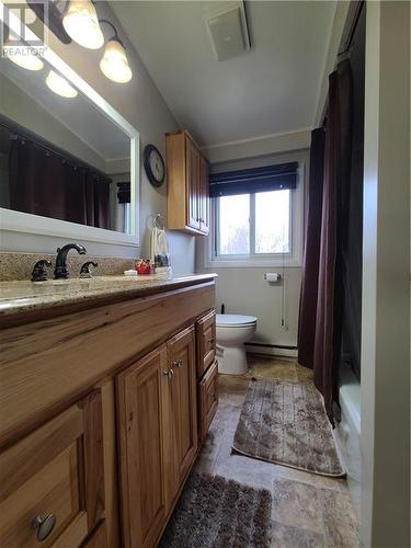 855 Howe Terrace, Prescott, ON - Indoor Photo Showing Bathroom