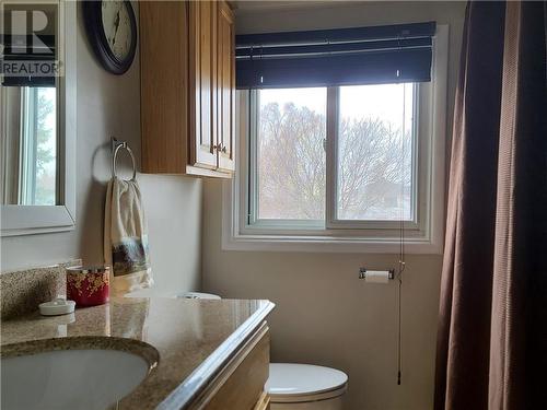 855 Howe Terrace, Prescott, ON - Indoor Photo Showing Bathroom