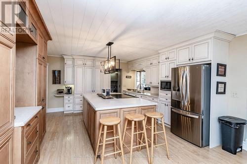 6 Darling Drive, Muskoka Lakes, ON - Indoor Photo Showing Kitchen