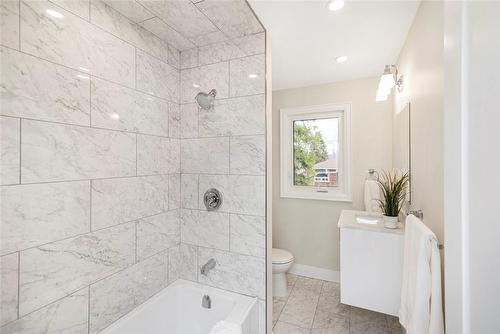 45 Oak Street, Simcoe, ON - Indoor Photo Showing Bathroom