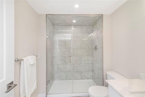 45 Oak Street, Simcoe, ON - Indoor Photo Showing Bathroom