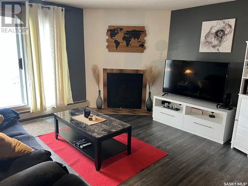 509 2406 Heseltine Road, Regina, SK - Indoor Photo Showing Living Room