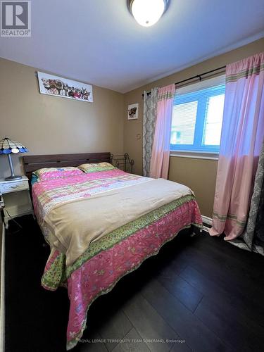 216 Town House Crescent, Brampton, ON - Indoor Photo Showing Bedroom