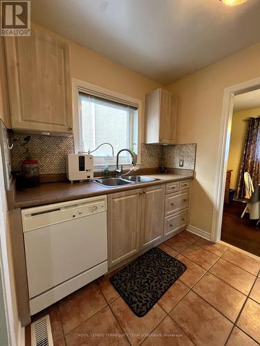 216 Town House Crescent, Brampton, ON - Indoor Photo Showing Kitchen With Double Sink