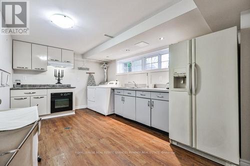 1428 Petrie Way, Mississauga, ON - Indoor Photo Showing Kitchen