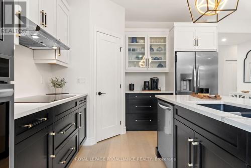 31 Raycroft Dr, Belleville, ON - Indoor Photo Showing Kitchen With Upgraded Kitchen
