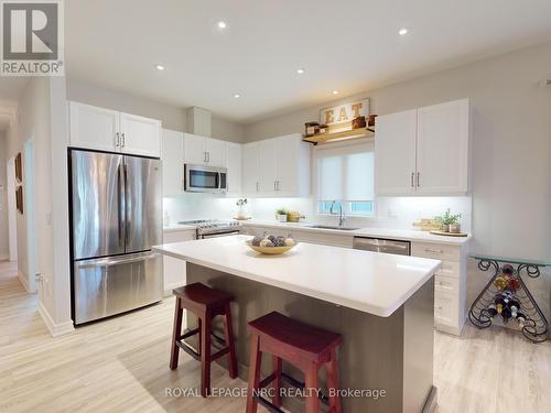 11 Harvest Dr, Niagara-On-The-Lake, ON - Indoor Photo Showing Kitchen With Upgraded Kitchen