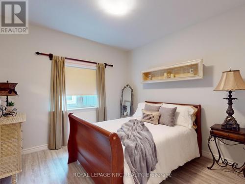 11 Harvest Dr, Niagara-On-The-Lake, ON - Indoor Photo Showing Bedroom