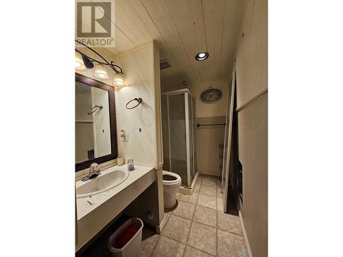1924 90 Avenue, Dawson Creek, BC - Indoor Photo Showing Bathroom