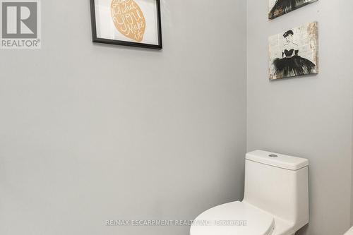 6 Tamarack Crt, Grimsby, ON - Indoor Photo Showing Bathroom