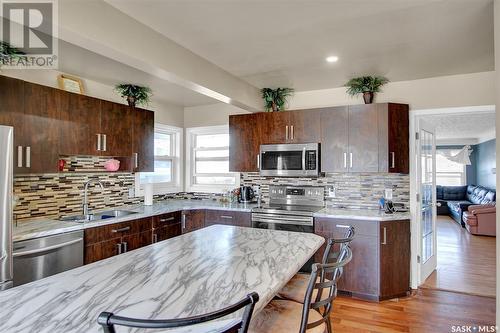 98 Millar Crescent, Regina, SK - Indoor Photo Showing Kitchen With Stainless Steel Kitchen With Upgraded Kitchen