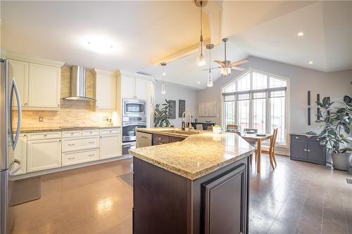 14 Berkhout Terrace, Fonthill, ON - Indoor Photo Showing Kitchen With Upgraded Kitchen
