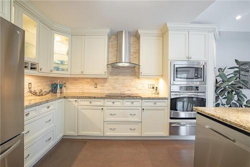 14 Berkhout Terrace, Fonthill, ON - Indoor Photo Showing Kitchen