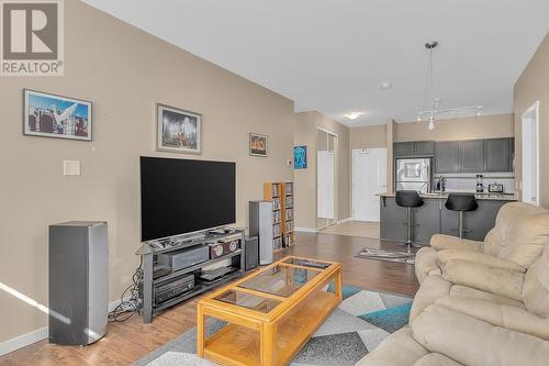 1350 Ridgeway Drive Unit# 109, Kelowna, BC - Indoor Photo Showing Living Room