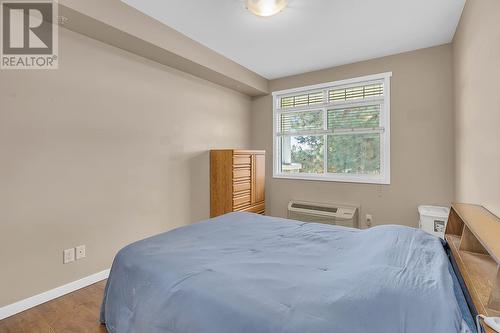 1350 Ridgeway Drive Unit# 109, Kelowna, BC - Indoor Photo Showing Bedroom