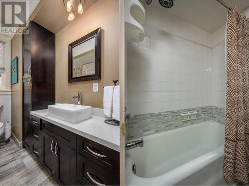 2506 26 Street, Vernon, BC - Indoor Photo Showing Bathroom