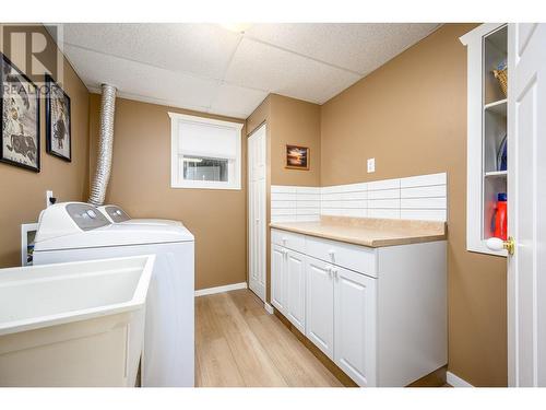 2506 26Th Street, Vernon, BC - Indoor Photo Showing Laundry Room