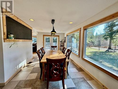 866 Mobley Road, Tappen, BC - Indoor Photo Showing Dining Room