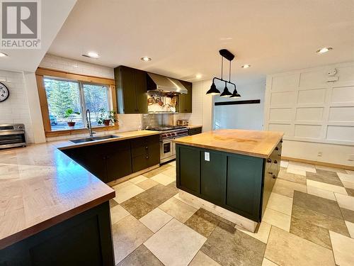 866 Mobley Road, Tappen, BC - Indoor Photo Showing Kitchen With Double Sink