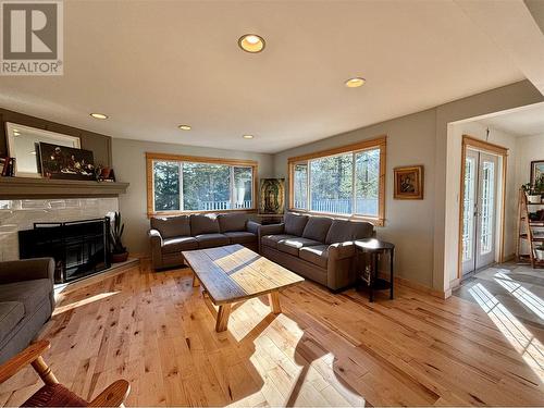 866 Mobley Road, Tappen, BC - Indoor Photo Showing Living Room With Fireplace