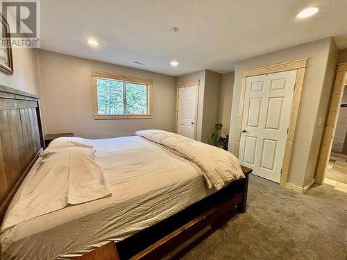 866 Mobley Road, Tappen, BC - Indoor Photo Showing Bedroom