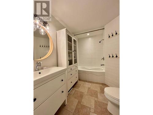 866 Mobley Road, Tappen, BC - Indoor Photo Showing Bathroom