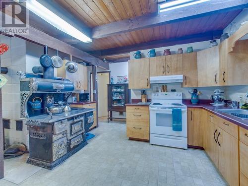 2373 Mabel Lake Road, Enderby, BC - Indoor Photo Showing Kitchen