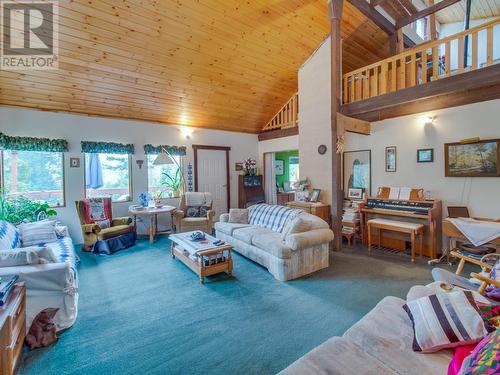 2373 Mabel Lake Road, Enderby, BC - Indoor Photo Showing Living Room