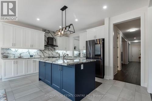 197 Whittington Drive, Hamilton, ON - Indoor Photo Showing Kitchen With Upgraded Kitchen