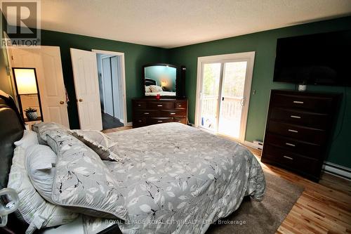 6736 Hwy 6, Northern Bruce Peninsula, ON - Indoor Photo Showing Bedroom