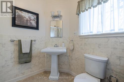 15429 Talbot Trail, Chatham-Kent, ON - Indoor Photo Showing Bathroom