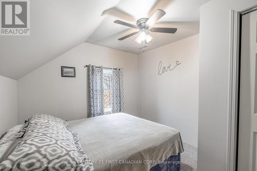15429 Talbot Tr, Chatham-Kent, ON - Indoor Photo Showing Bedroom