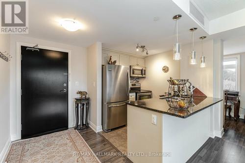 #416 -149 Church St, King, ON - Indoor Photo Showing Kitchen With Stainless Steel Kitchen With Upgraded Kitchen