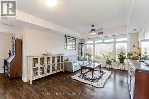 #416 -149 Church St, King, ON - Indoor Photo Showing Living Room