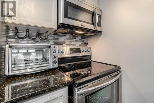 #416 -149 Church St, King, ON - Indoor Photo Showing Kitchen
