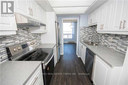 909 - 4450 Tucana Court, Mississauga, ON - Indoor Photo Showing Kitchen With Double Sink With Upgraded Kitchen