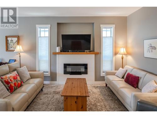 351 Warren Avenue W Unit# 4, Penticton, BC - Indoor Photo Showing Living Room With Fireplace