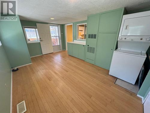 1483 Main Street, Olalla, BC - Indoor Photo Showing Laundry Room