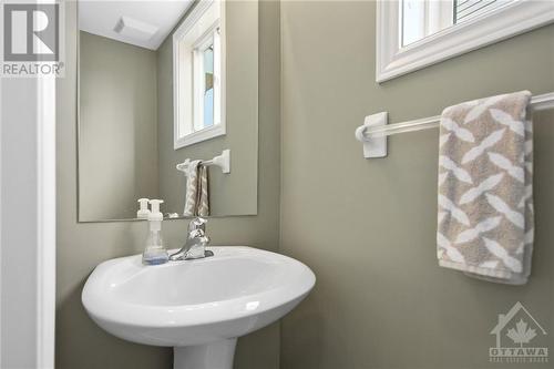 691 Vermillion Drive, Ottawa, ON - Indoor Photo Showing Bathroom