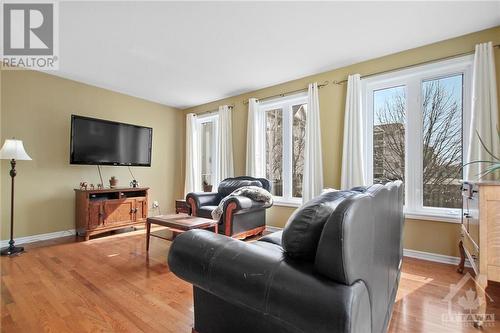 691 Vermillion Drive, Ottawa, ON - Indoor Photo Showing Living Room