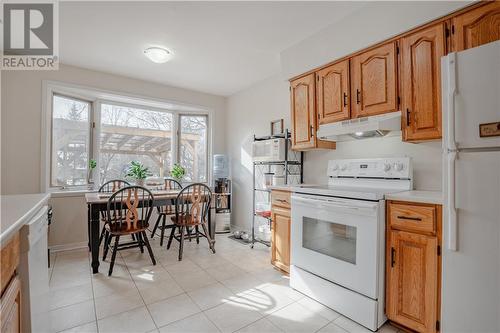 Also plenty of room for breakfast nook or dining for 4 - 6540 Clifford Avenue, Cornwall, ON - Indoor Photo Showing Kitchen
