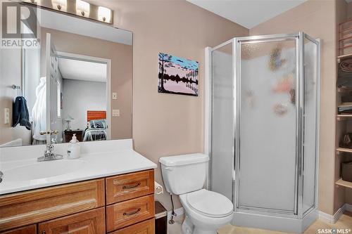 200 6Th Street N, Martensville, SK - Indoor Photo Showing Bathroom