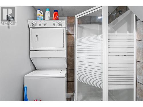 1731 Okanagan Avenue Ne, Salmon Arm, BC - Indoor Photo Showing Laundry Room