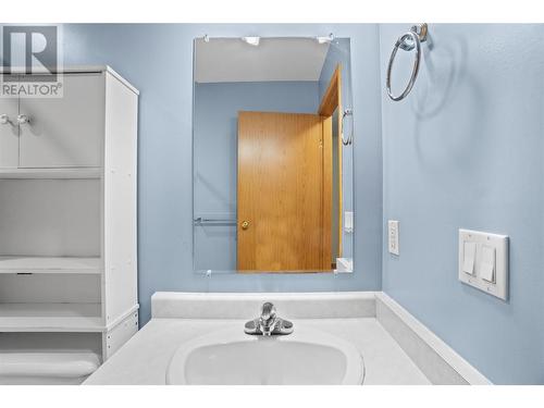 1731 Okanagan Avenue Ne, Salmon Arm, BC - Indoor Photo Showing Bathroom