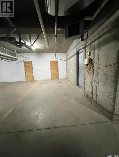 106 331 Macoun Drive, Swift Current, SK - Indoor Photo Showing Garage