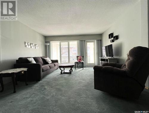 106 331 Macoun Drive, Swift Current, SK - Indoor Photo Showing Living Room