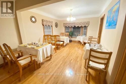 6257 Dunn Street, Niagara Falls, ON - Indoor Photo Showing Dining Room